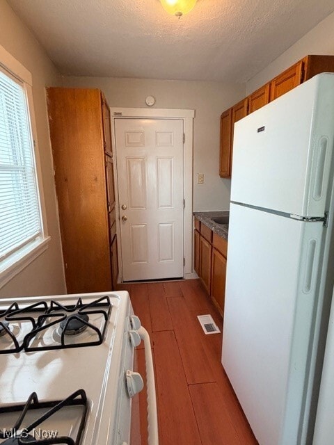 Photo - 990 Kelly Ave