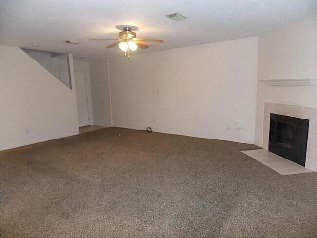 Photo - 747 Oak W Dr