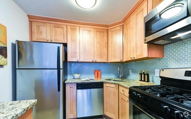 Building Photo - 4555 MacArthur Blvd NW Unit 208 Rental