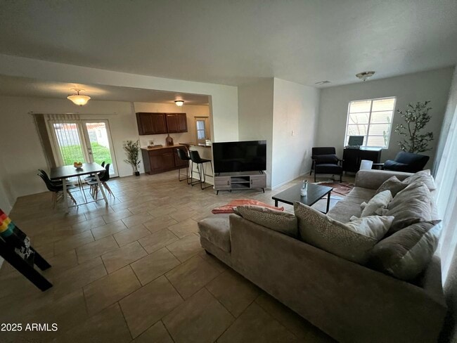 Photo - 1934 E Mitchell Dr