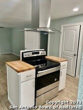 cocina renovada - Stacey Bear Apartments