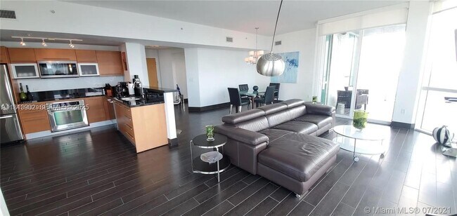 Photo - 253 NE 2nd St Unidad 4808