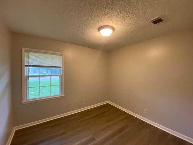 Photo - Pre-leasing for an October move in