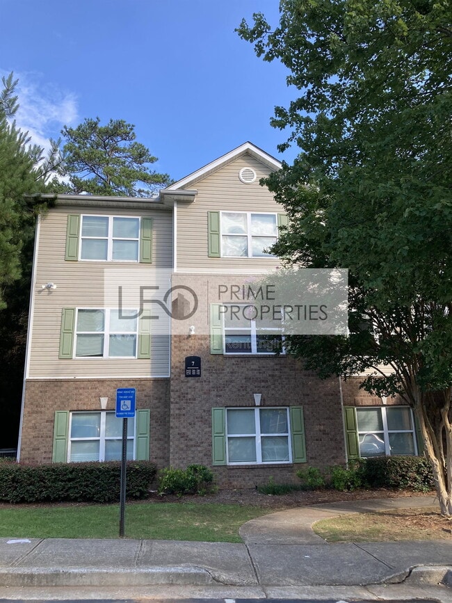 Building Photo - 7201 Fairington Ridge Cir