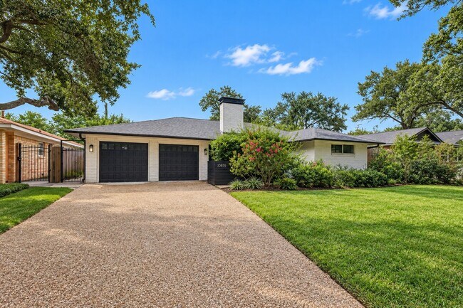 10819 Oasis Dr