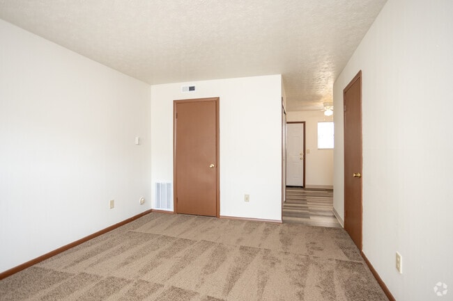 2BR, 1BA - 850 SF