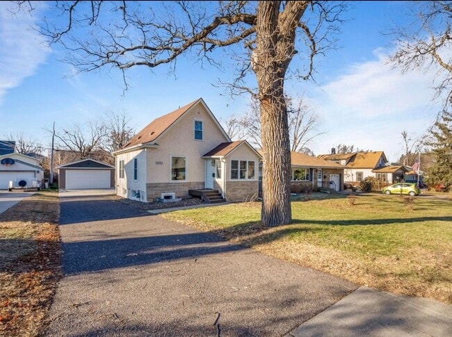 Building Photo - 4326 7th St NE