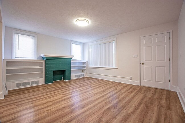 Building Photo - 3 Bedroom Duplex near downtown Omaha Unit 108
