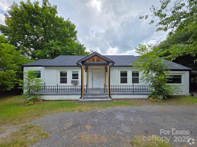 Building Photo - 1000 Ln St Rental