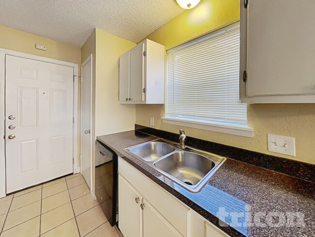 Photo - 6321 Macarthur Dr