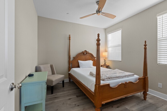 978 Day Lily Dr