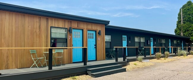 Photo - 901 Stonington Rd