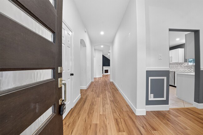 Photo - 17002 Analisa Cir