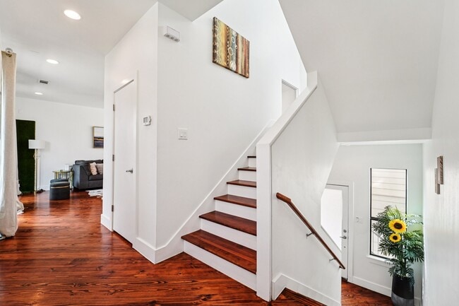 Building Photo - 2209 Bastrop St Rental