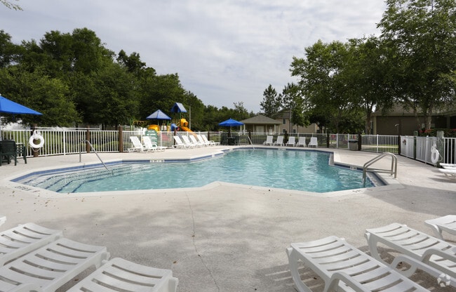 Brookside-Pool