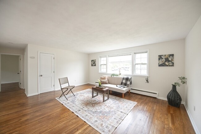 Photo - 670 Main St Unit 3