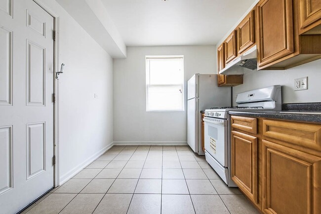 1145 N LeClaire