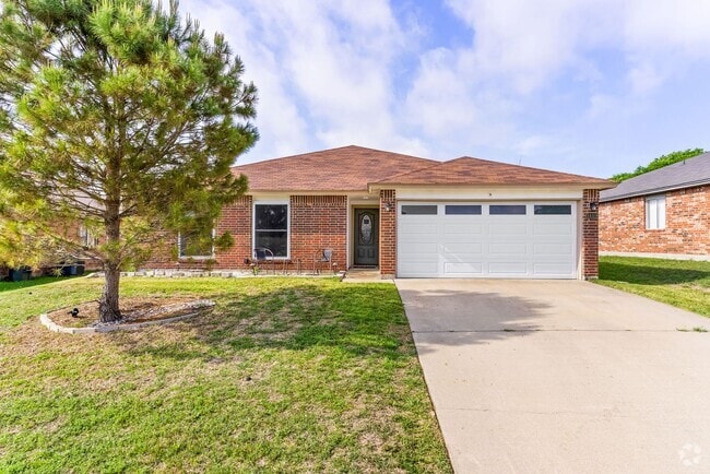 Building Photo - Beautiful home in available June 1st