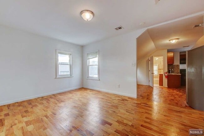 Photo - 125 Pacific St Unit 2nd Floor