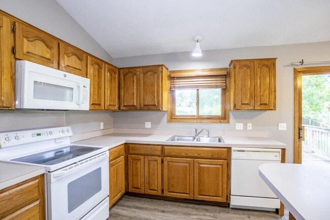 Photo - 15355 Papio St