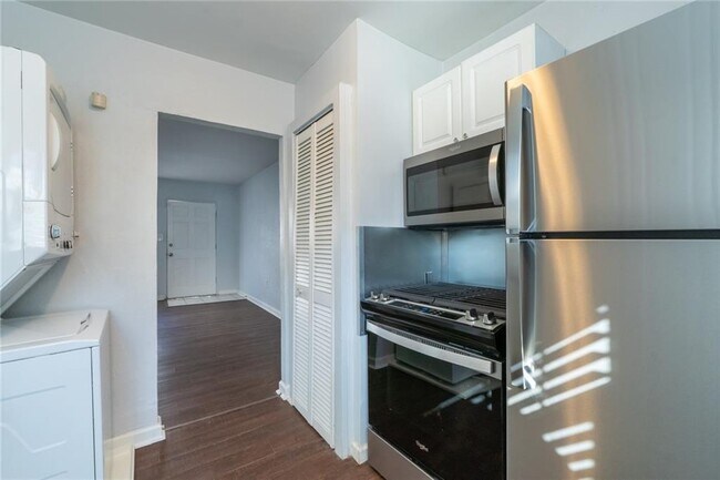 Photo - 560 Winton Terrace NE