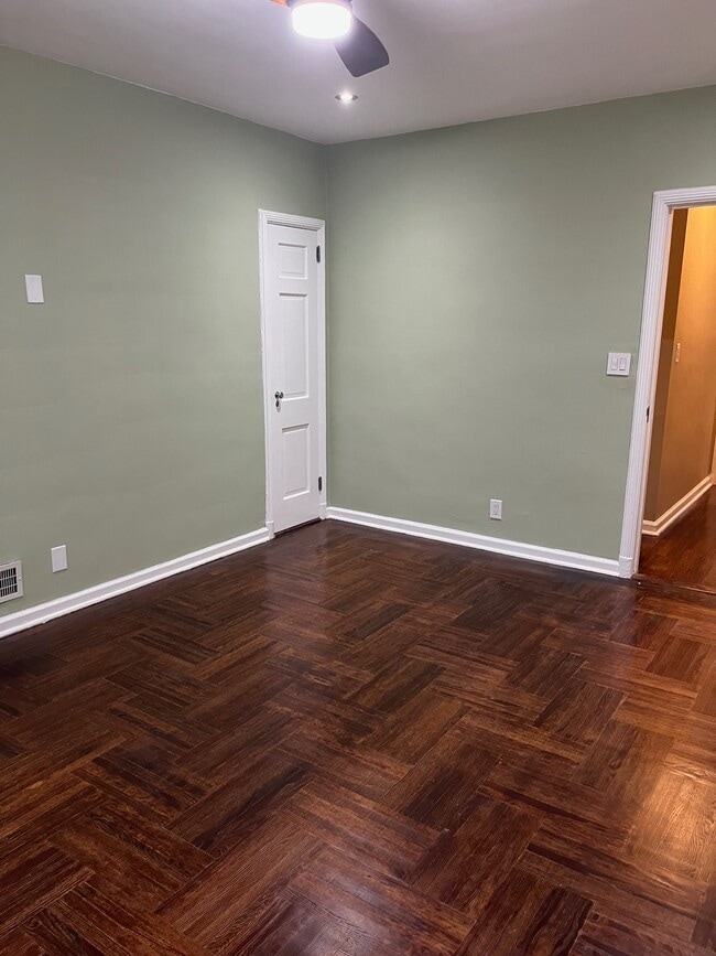 1270 White Plains Rd Unit 2