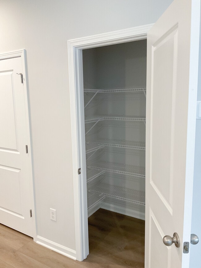 Photo - 495 Crown Dr