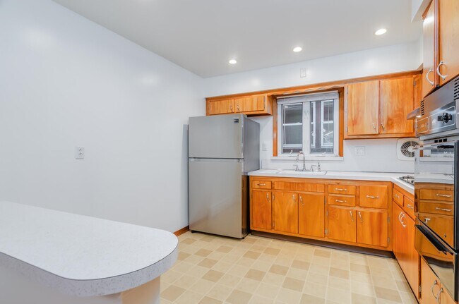 180 W 3rd St