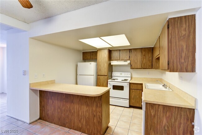 Building Photo - 6200 Camino De Rosa Dr Rental