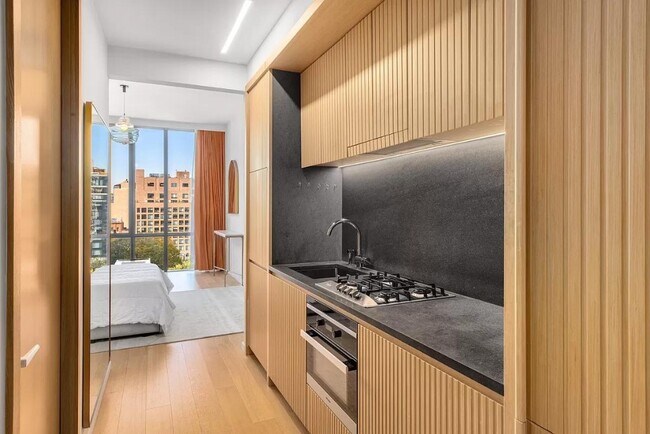 476 Broadway Unit 10-B