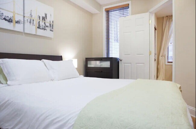 Photo - 2803 Ontario Rd NW Unit B