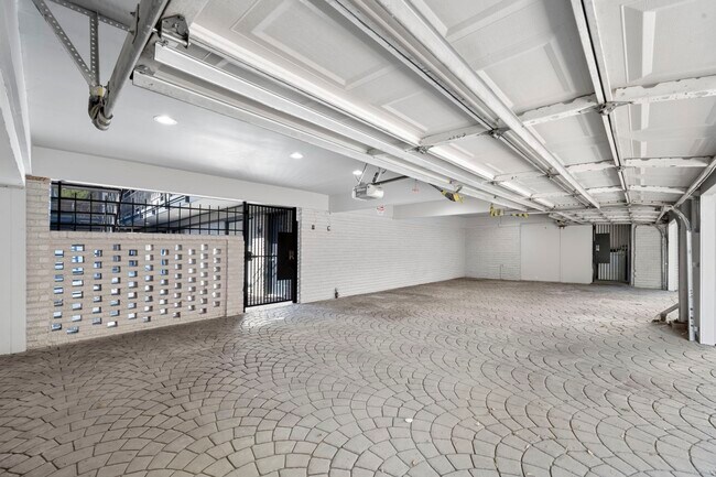 Photo - 234 Westheimer Rd Unit 8