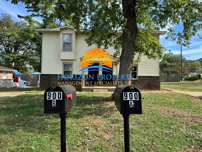 Building Photo - 900 Stevens Ct NE