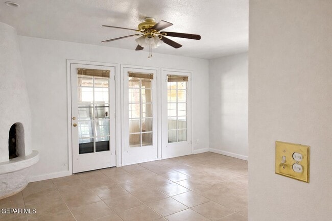 Photo - 320 Arboles Dr