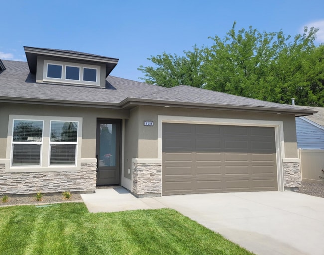 Building Photo - Fantastic Townhome in Downtown Meridian!