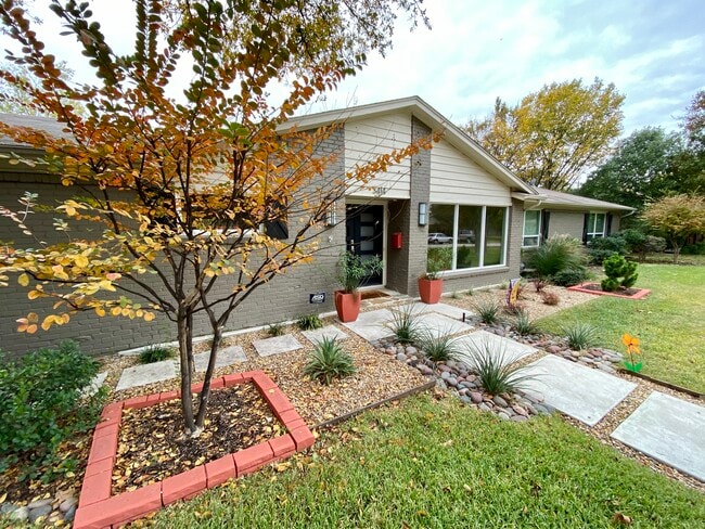 Frente de la casa con paisajismo - 3414 Winged Foot Ct