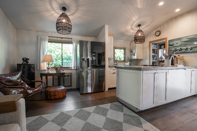 Photo - 617 Acacia Ln