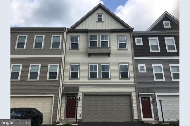 Photo - 121 Lindy Wy Townhome