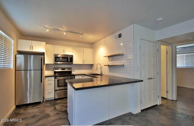 Photo - 4231 N 27th St Unidad 10