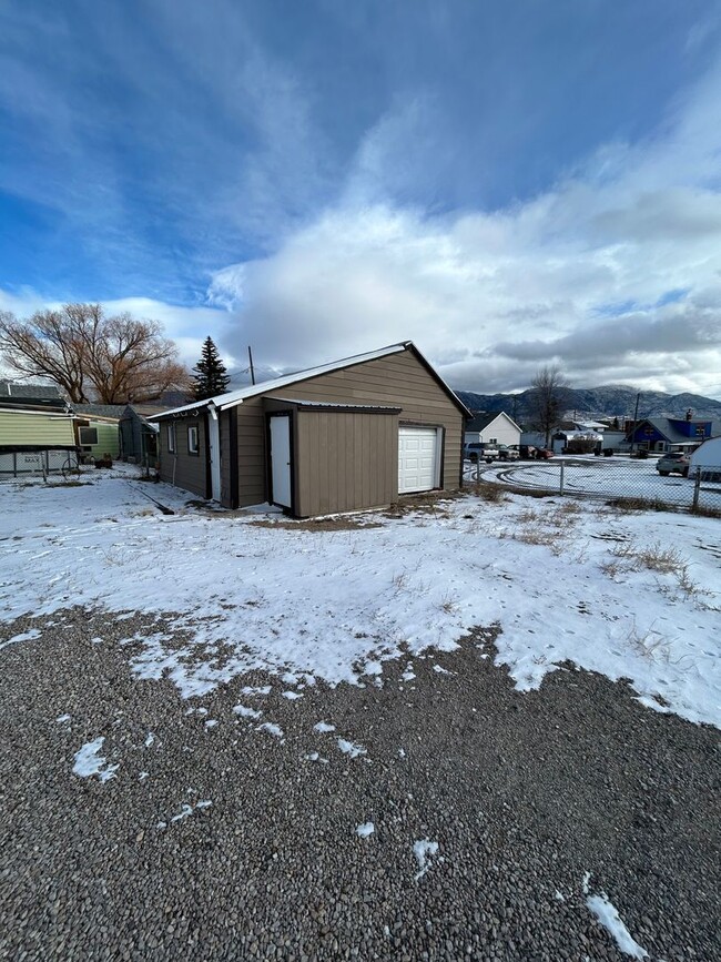 Photo - 1121 E 3rd St