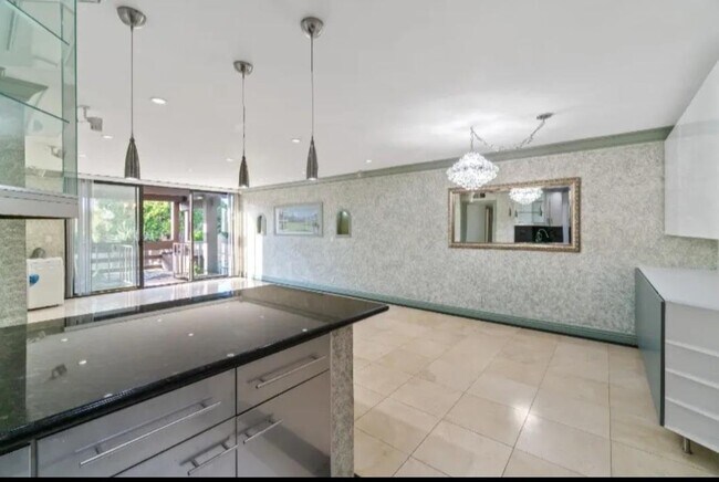 7742 Redlands St Unit 1021H