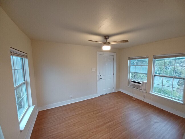 Photo - 905 W Lynwood Ave Unit 3