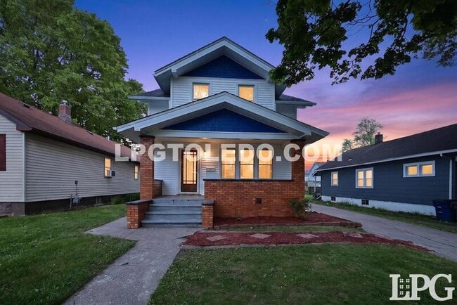 Building Photo - 4140 Caroline Ave