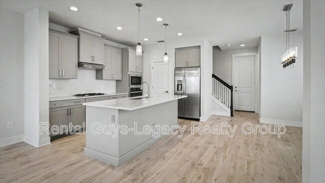 Photo - 409 Crestview Dr
