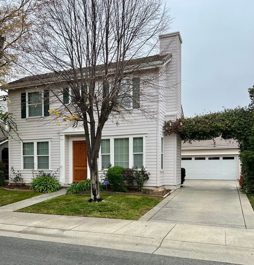 Photo - West Lake Estate