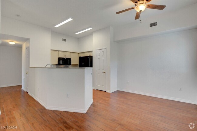 Building Photo - 9303 Gilcrease Ave Unit 2207 Rental