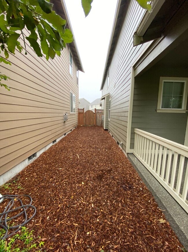 4 Bed Room , 2.5 Bath - 4 Bed Room , 2.5 Bath House