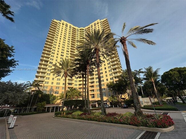 Building Photo - 19501 W Country Club Dr Unit 1712 Rental