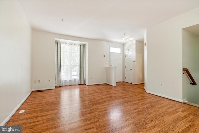 Building Photo - 2519 Dog Leg Ct Rental
