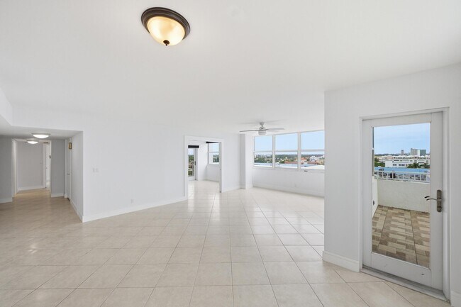 Photo - 800 SE 20th Ave Unit 901